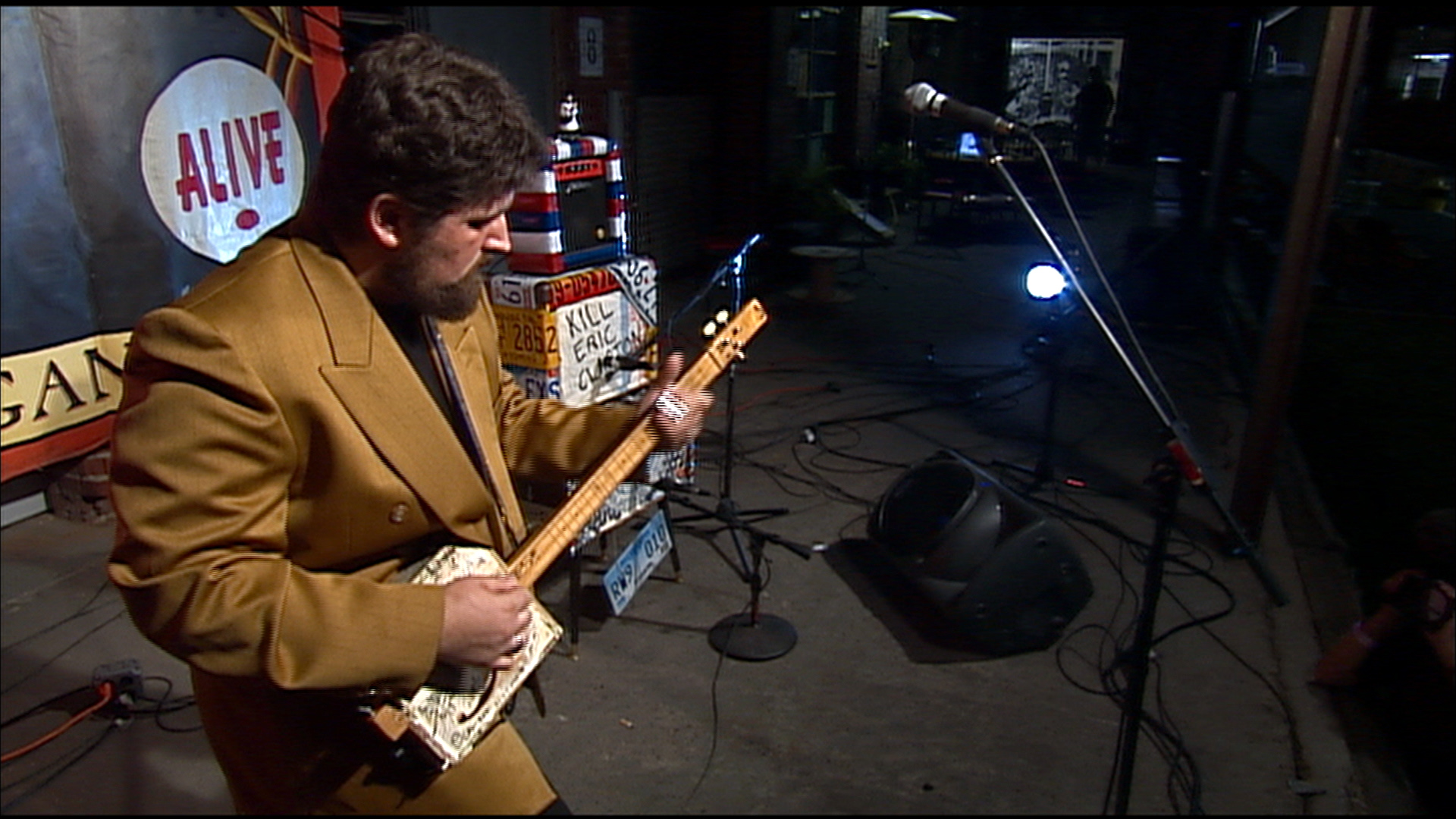Shane Speal plays a cigar box guitar in Huntsville, Alabama Max Shores